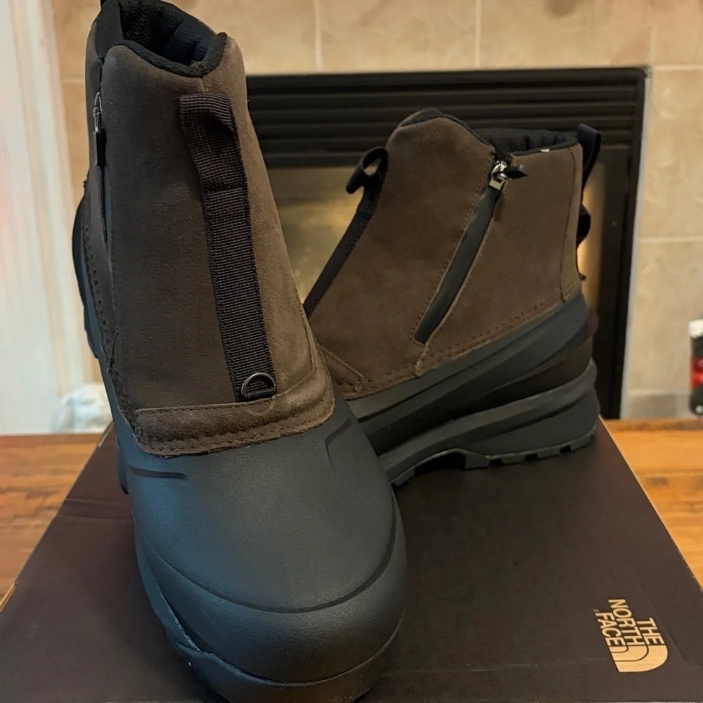 The North Face Chilkat Black Insulated Boots size 12.5